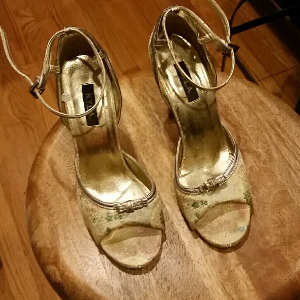 Heels - Picture 2 of 4